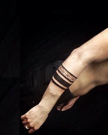 brazos delgados tatuajes para hombres delgados|Ideas de diseños de tatuajes para hombres en el brazo